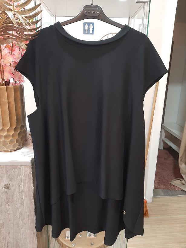 Túnica preta de manga cava