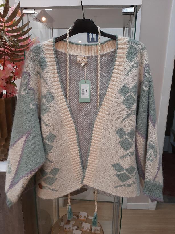 Casaco com tons de verde e roxo