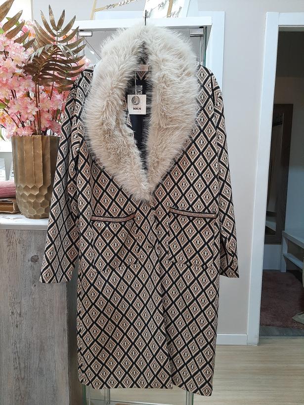 Casaco com losangolos beges