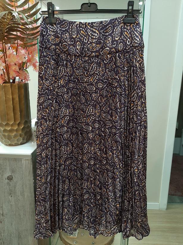 Saia roxa estampada plisada