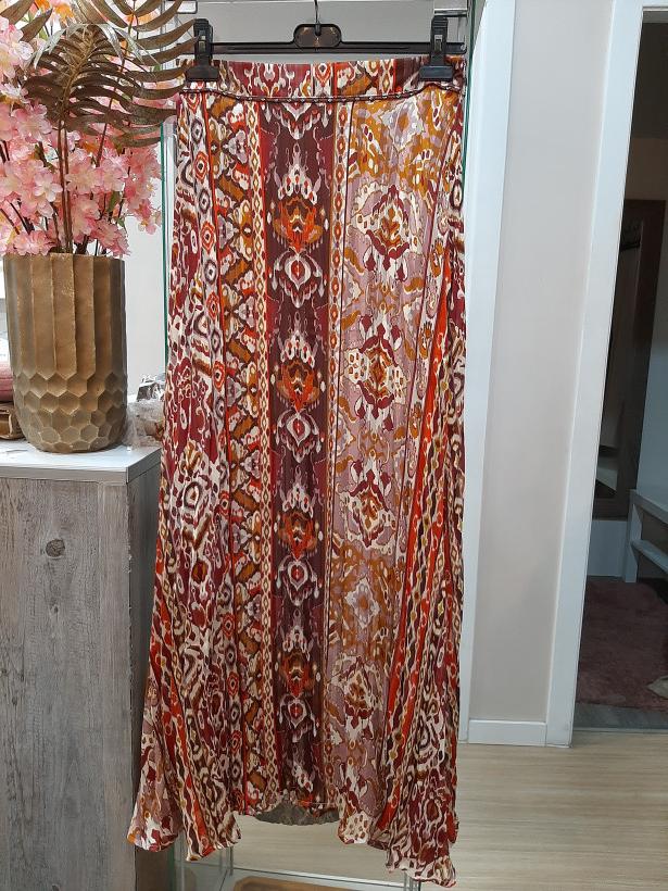 Saia rosa estampada plisada