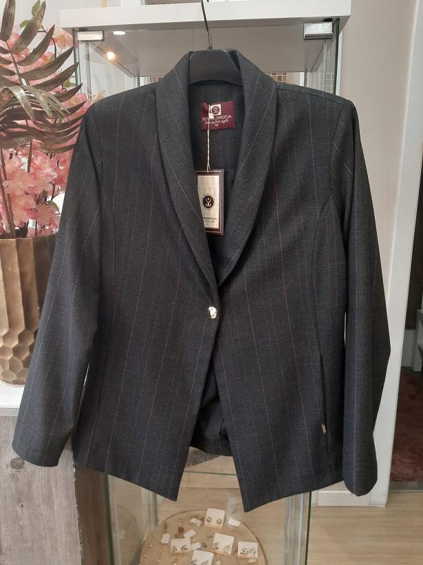 Casaco cinzento escuro