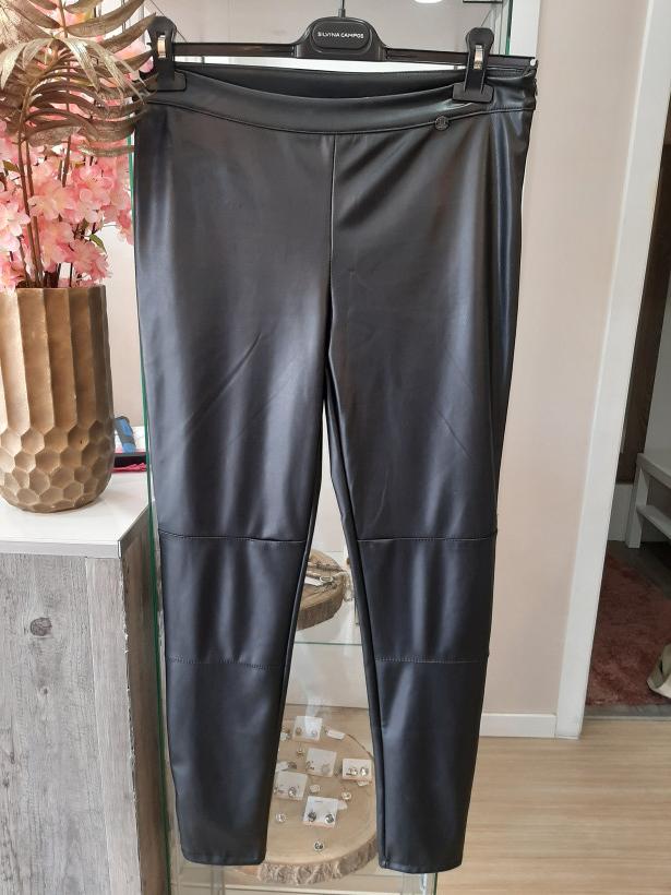 Calças tipo pele