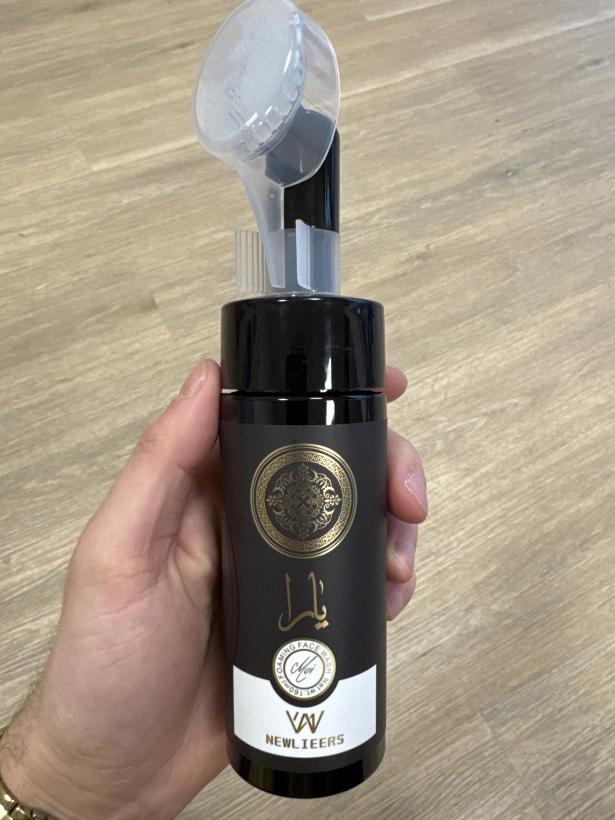 Hĺbkovo čistiaca kefa - Yara (čierna) 