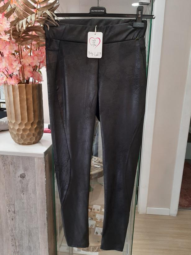 Calças pretas justas