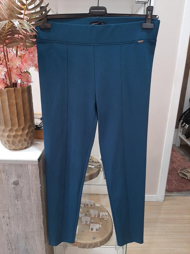 Calças verde petróleo