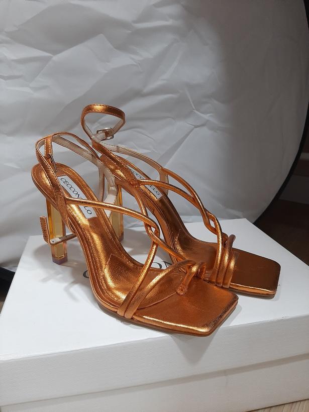 Sapatos altos laranja metalizados