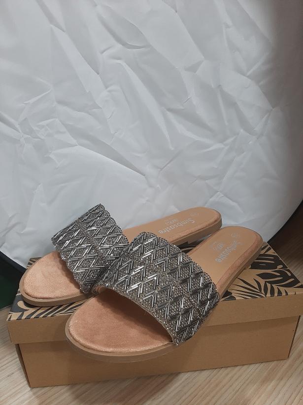 Sandálias rasteiras com brilhos