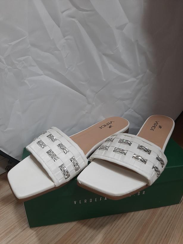 Sandálias rasteiras brancas