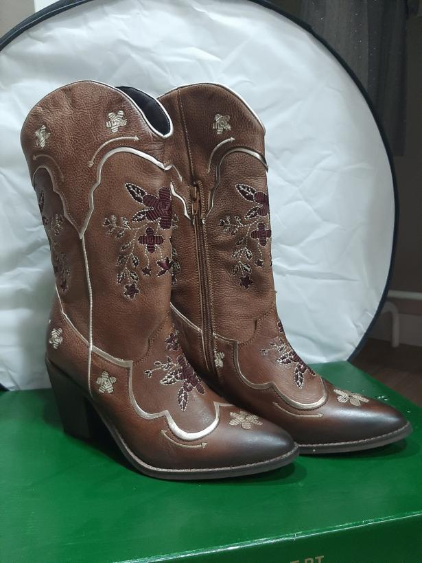 Bota cowboy castanhas