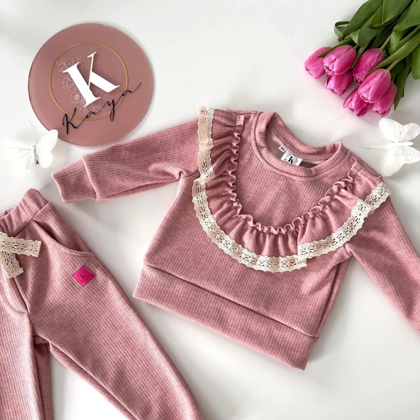 Komplet z falbanką i koronką Kaya róż