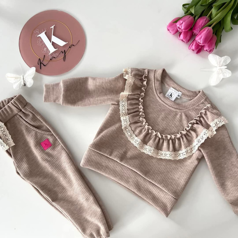 Komplet z falbanką i koronką Kaya beż