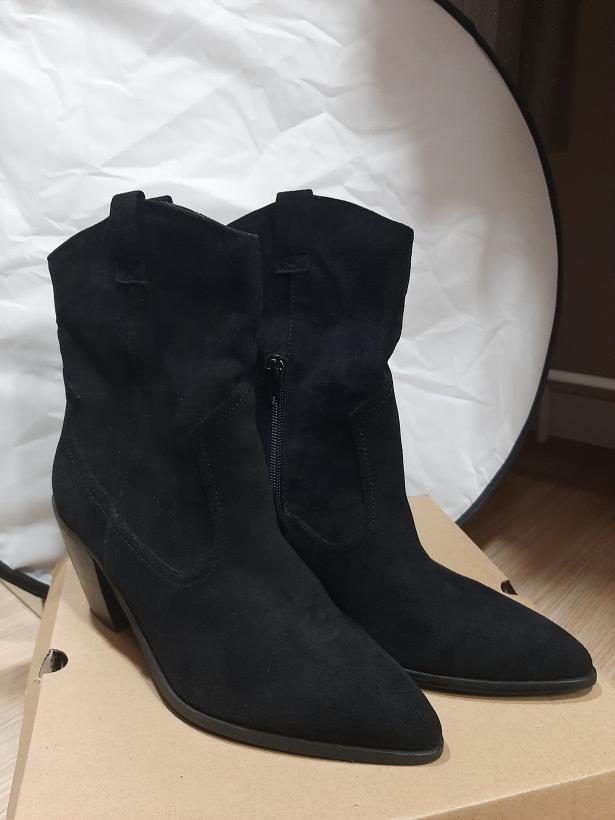 Botas pretas com salto