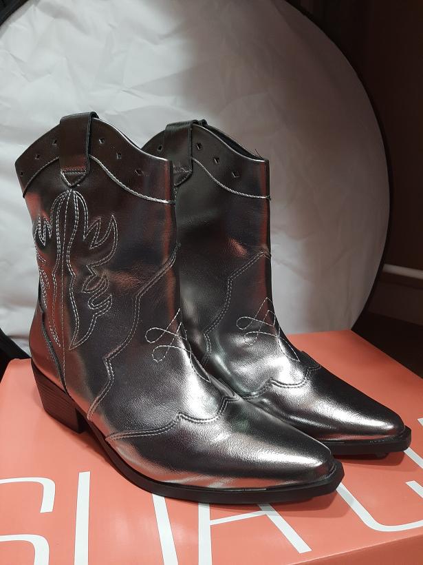 Botas cowboy metalizadas prateadas