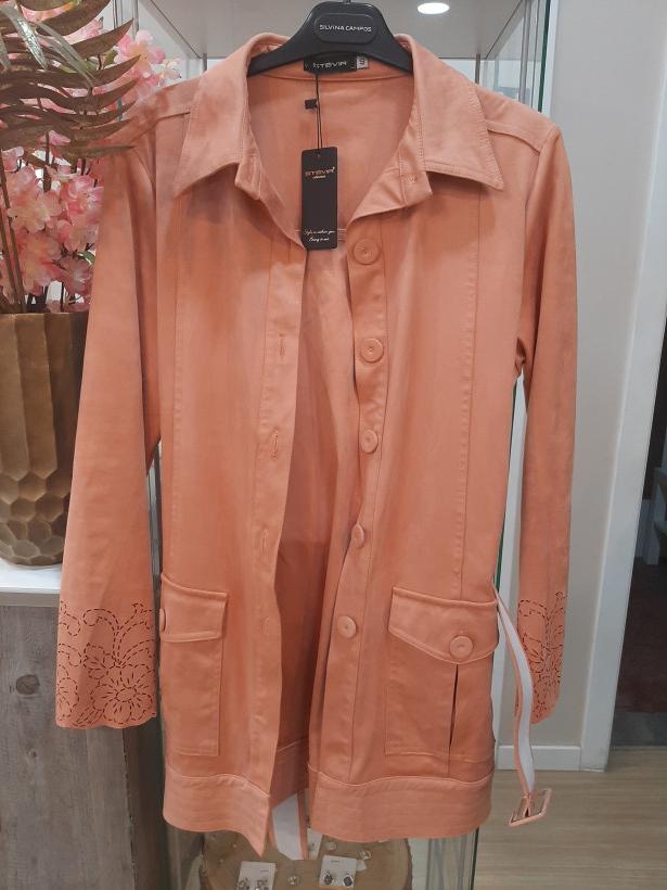 Casaco cor de salmão