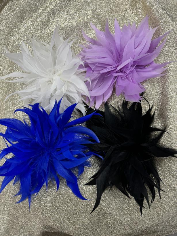 Alfinete - Flor de penas - selmo 210