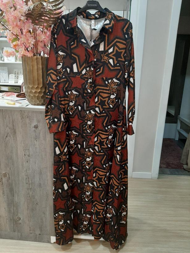 Vestido com tons de castanho