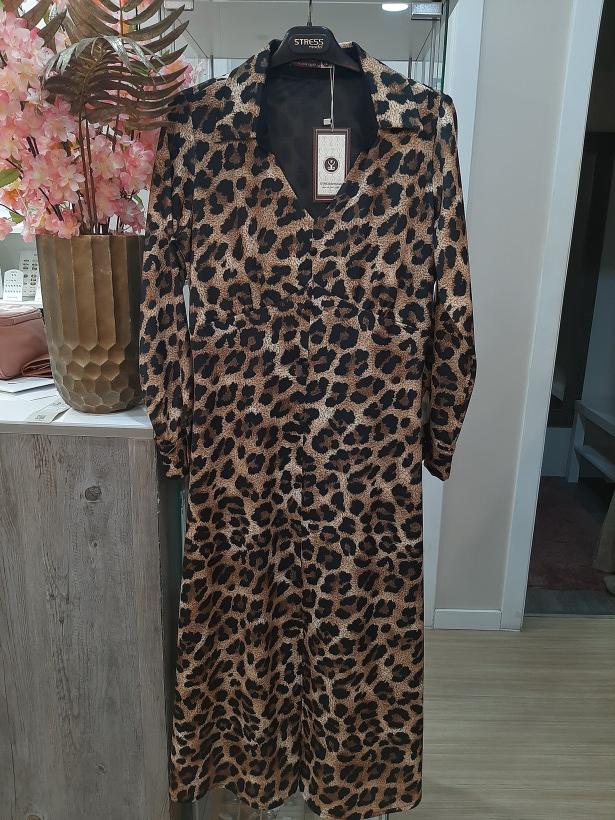 Vestido com padrão de leopardo