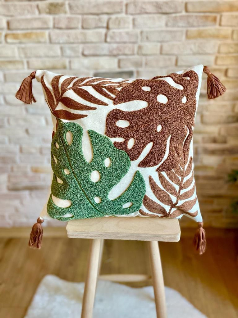 Poszewka haftowana punch needle monstery 45x45cm kolor