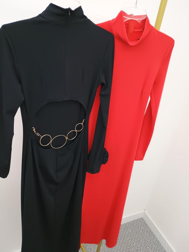 Sukienka MAXI pierścienie tył czarna