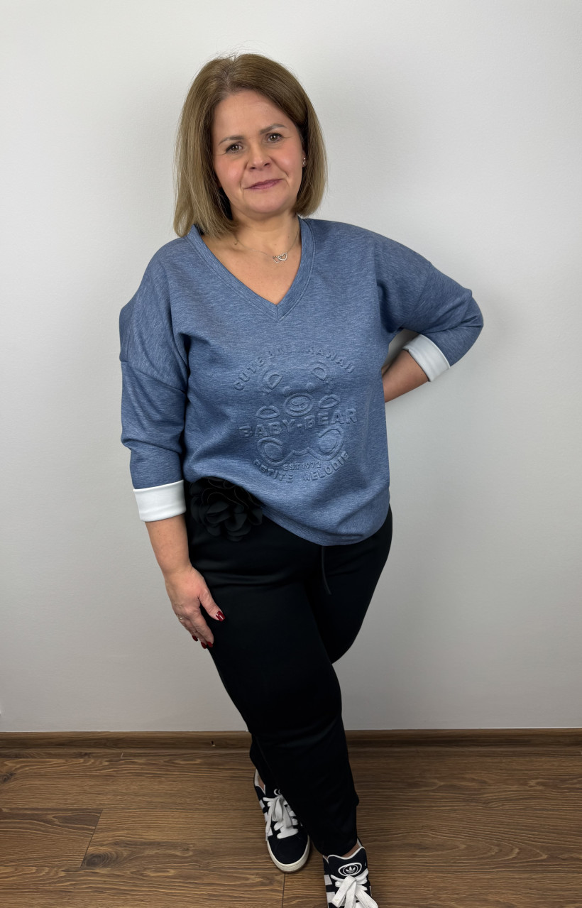 Bluza w serek, wytłaczany miś - masełko - 21523 - jeansowa melanż