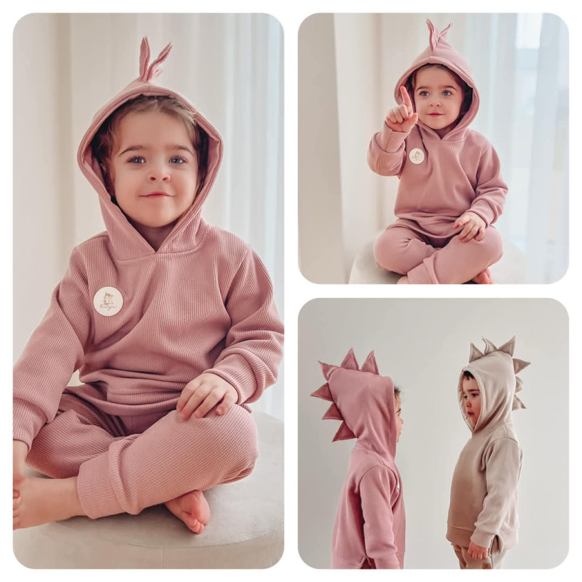 Dresik Dino róż siostra Kaya