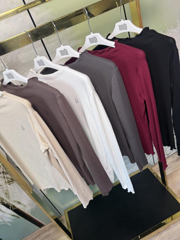 Bluzeczka wiskozowy prążek NOODA