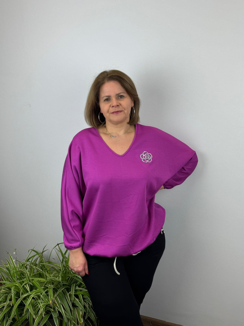 Bluza nietoperz w serek, aplikacja kwiatuszek  - denny - 8878 - biskupi