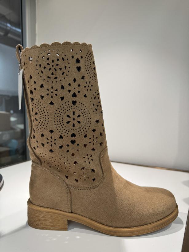 Jarné čižmičky - vykrajované - camel