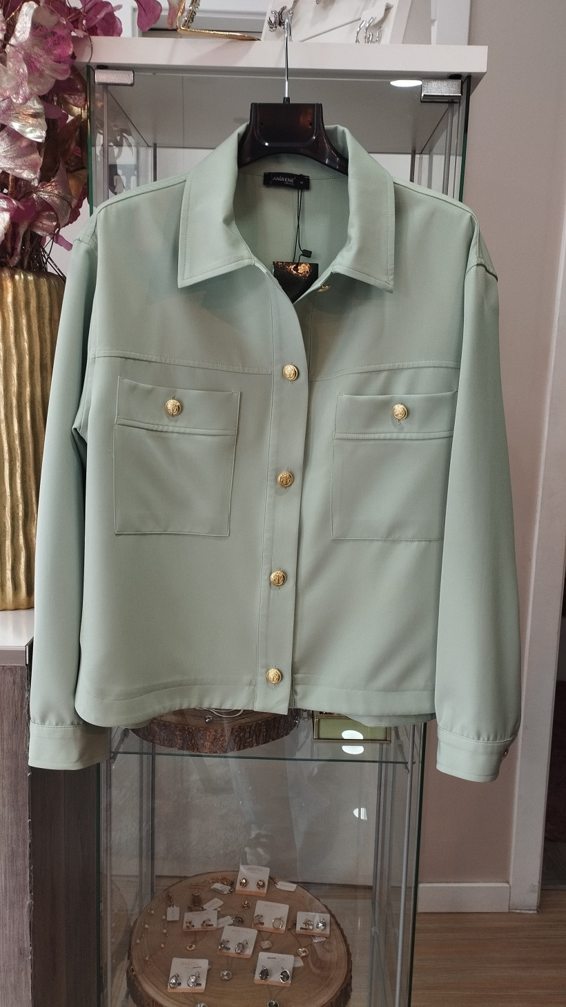Casaco verde água com botões dourados