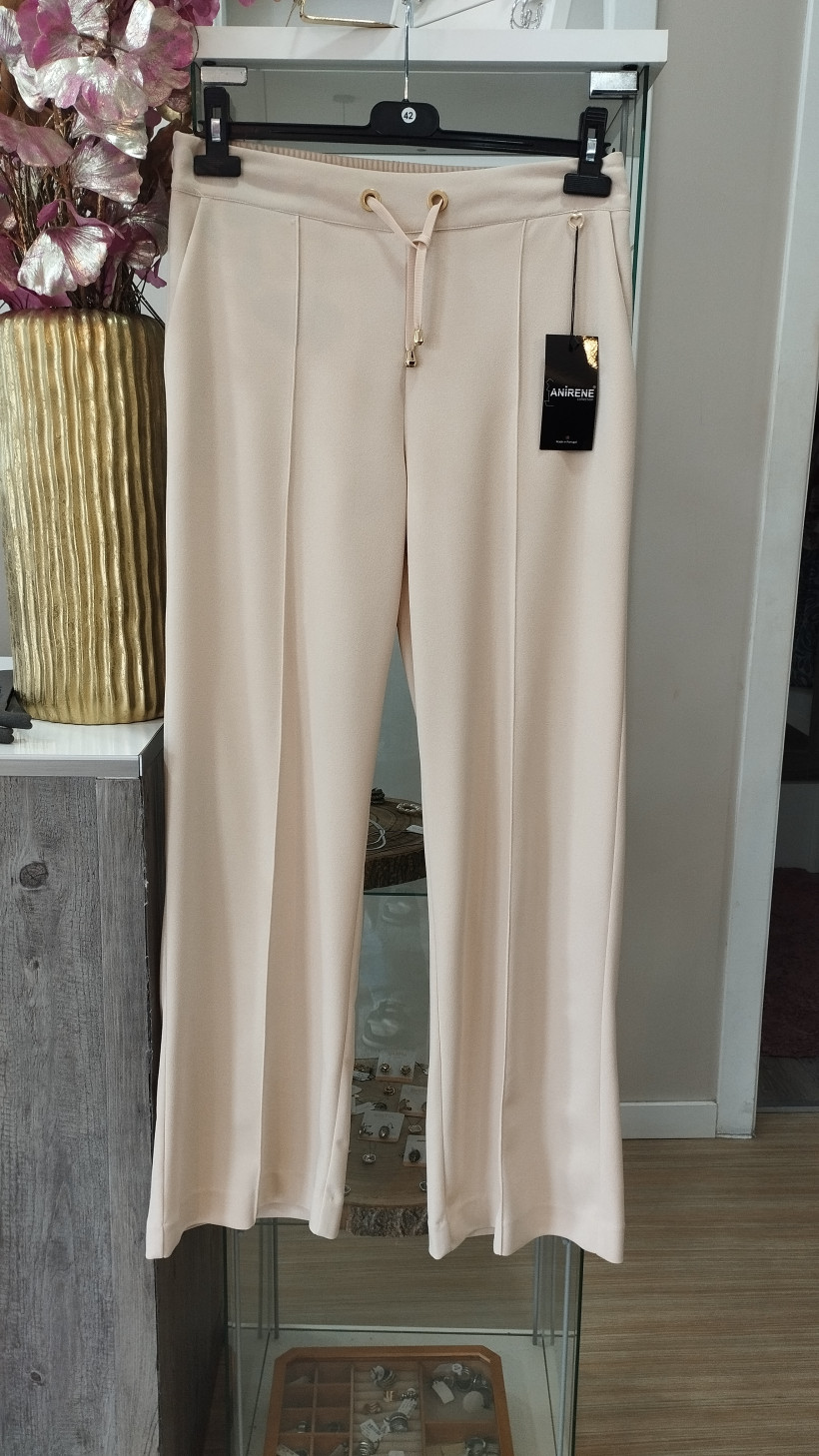 Calças beges com elástico