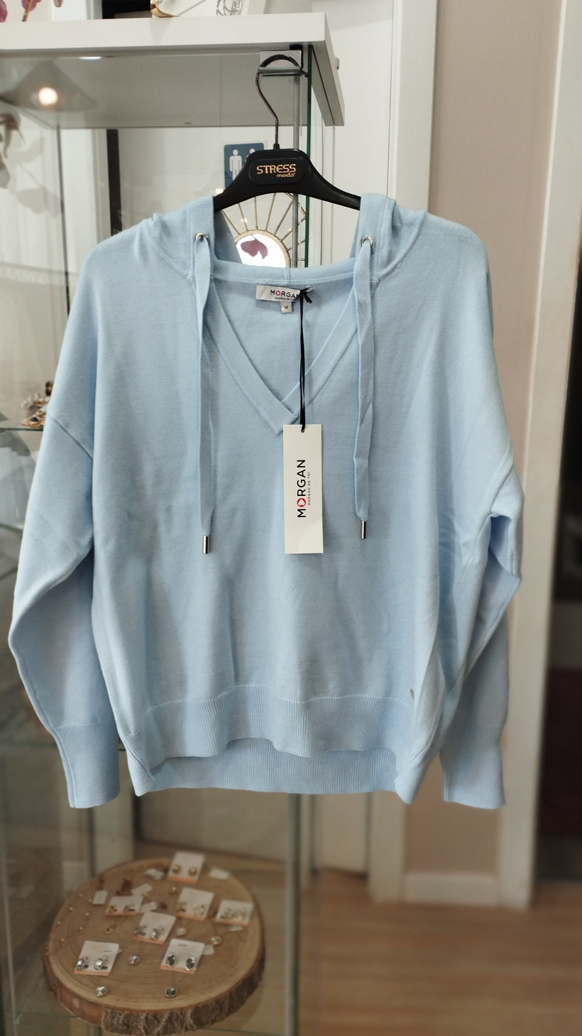 Blusa azul clarinha com capuz