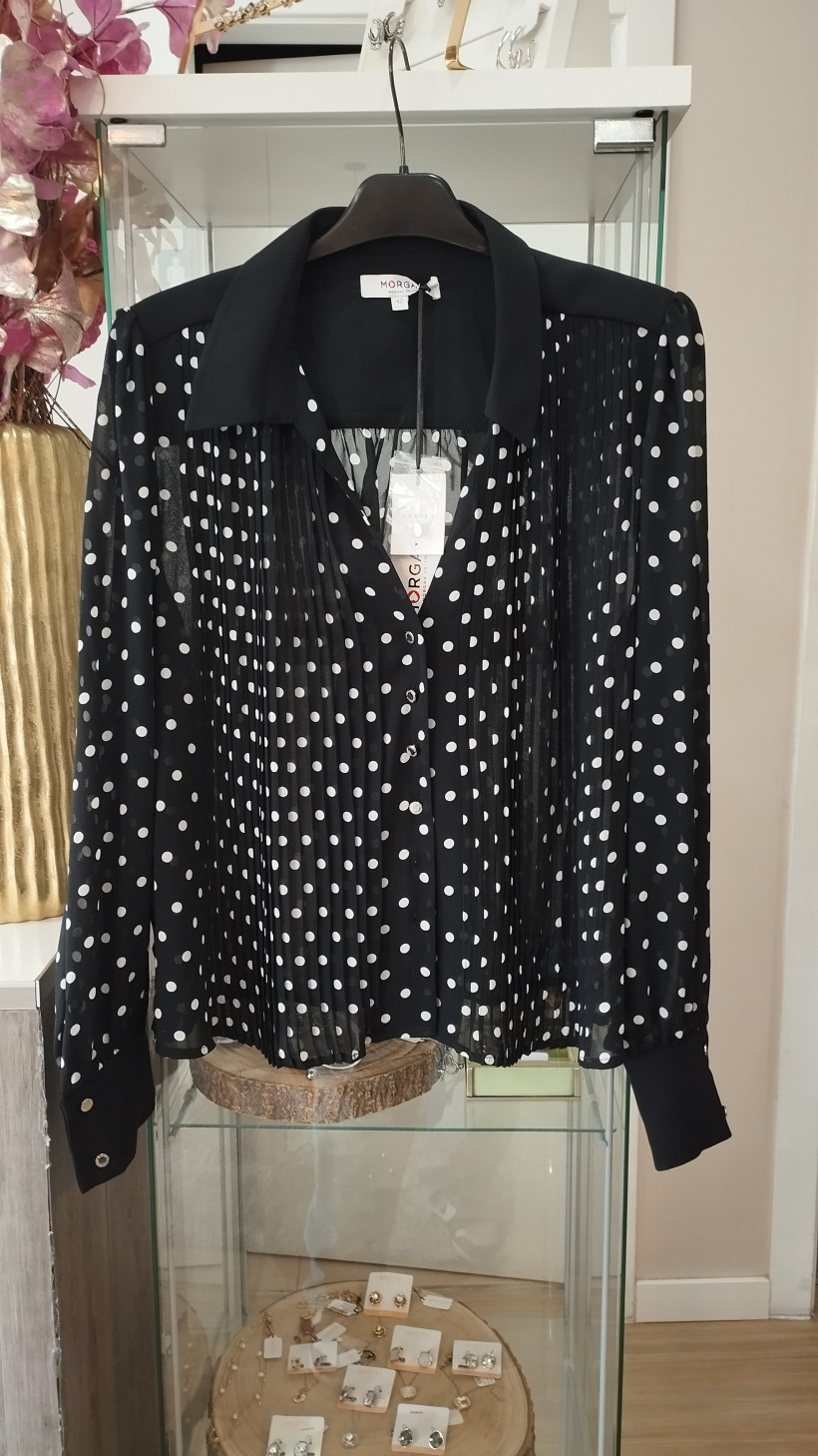 Camisola em v às bolas com fundo preto