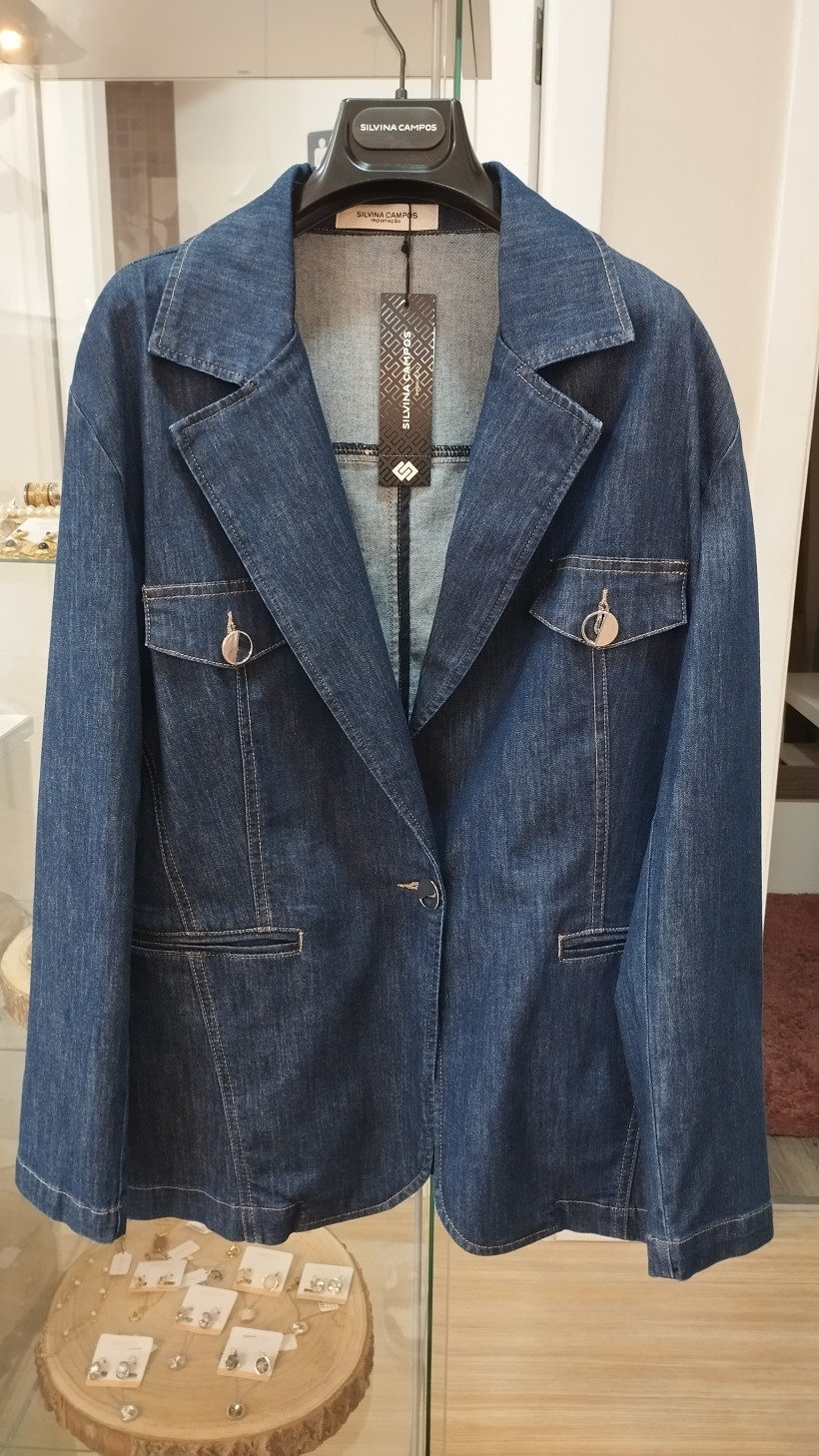 Blusão de ganga com corte em v