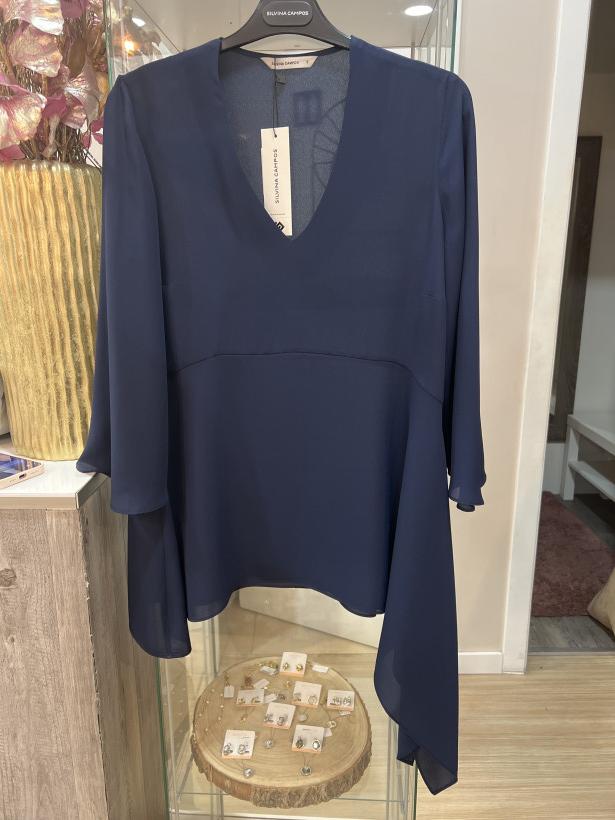 Blusa azul marinho assimétrica