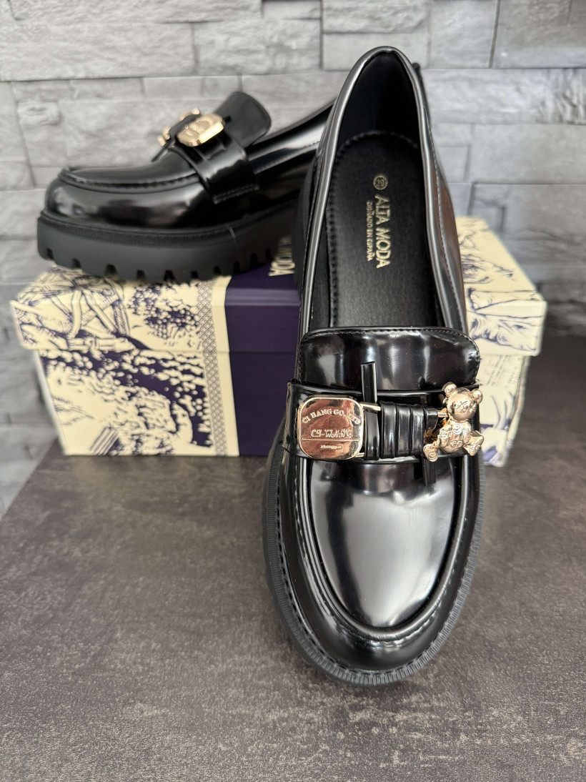 mocassin noir avec ourson