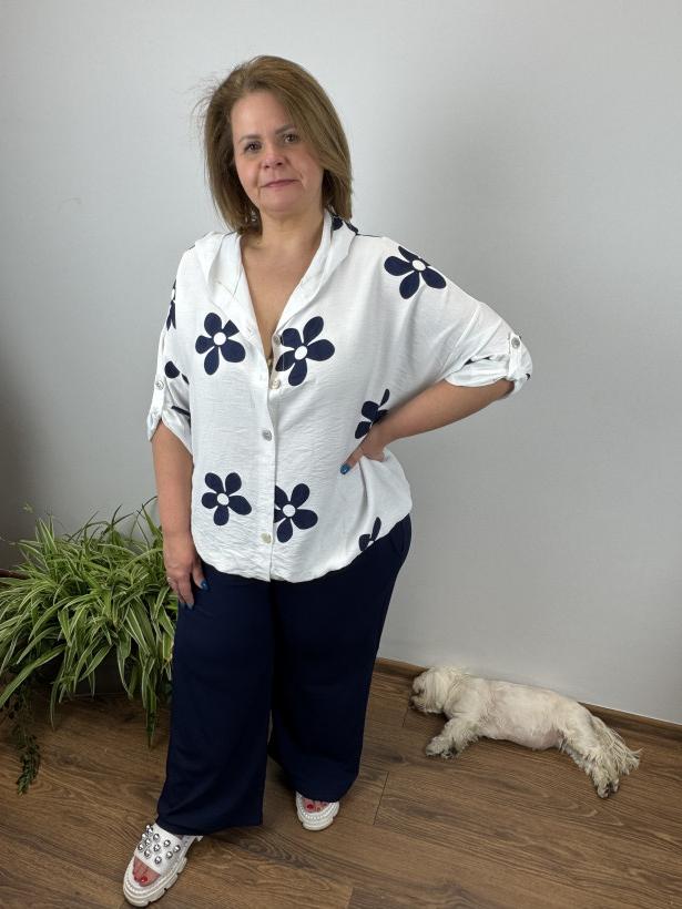 Narzutka/Bluza z kapturem na guziki, kwiatki - wł. - 9513 - biała z granatem