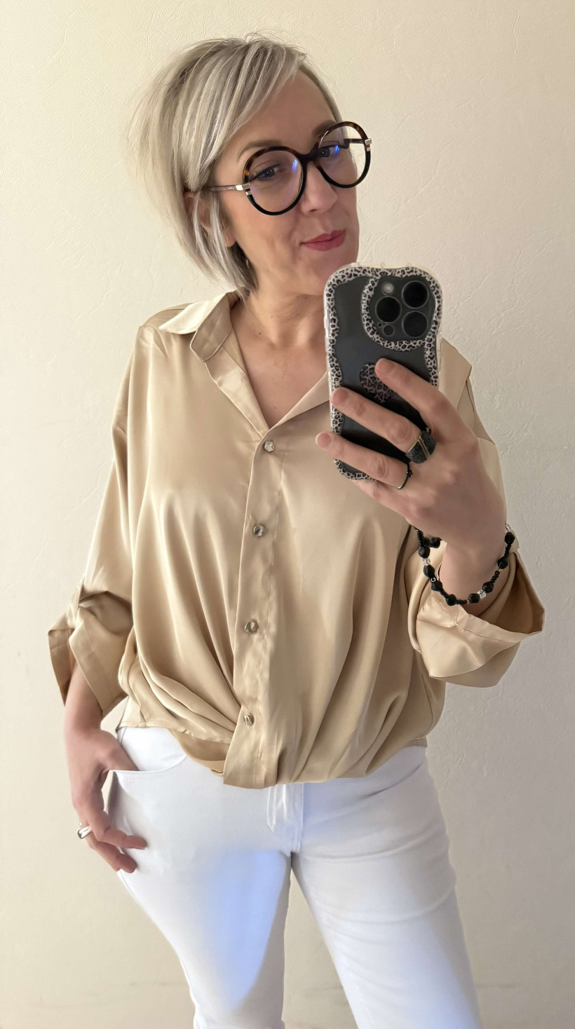Chemise beige satinée