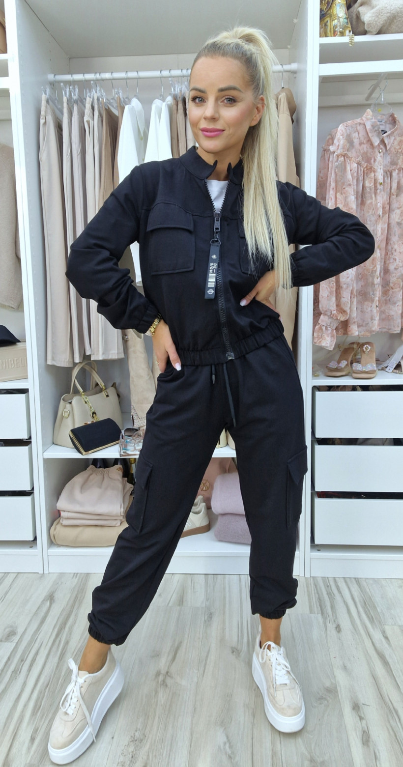Dres czarny bluza na stójce rozpinana na suwak dwie kieszonki/spodnie jogger