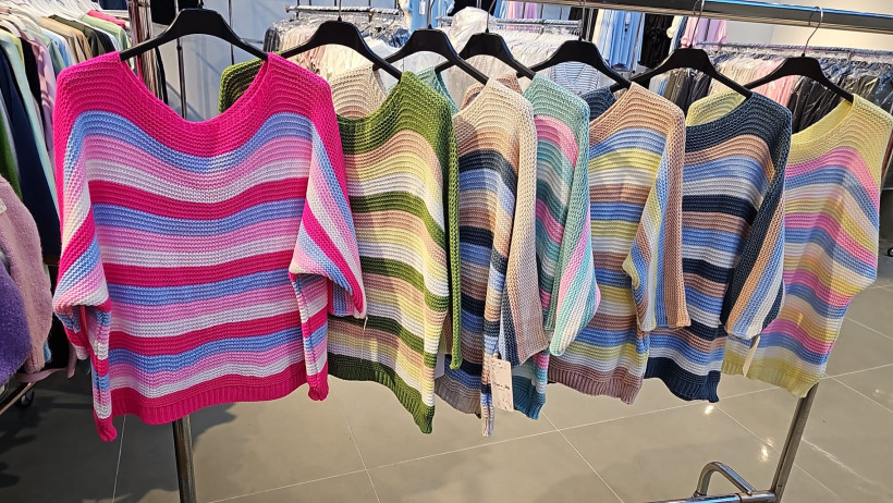 34969 MW Sweter kolor paski