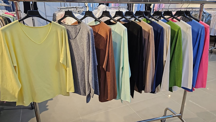 34970 MW Sweter serek wiskoza