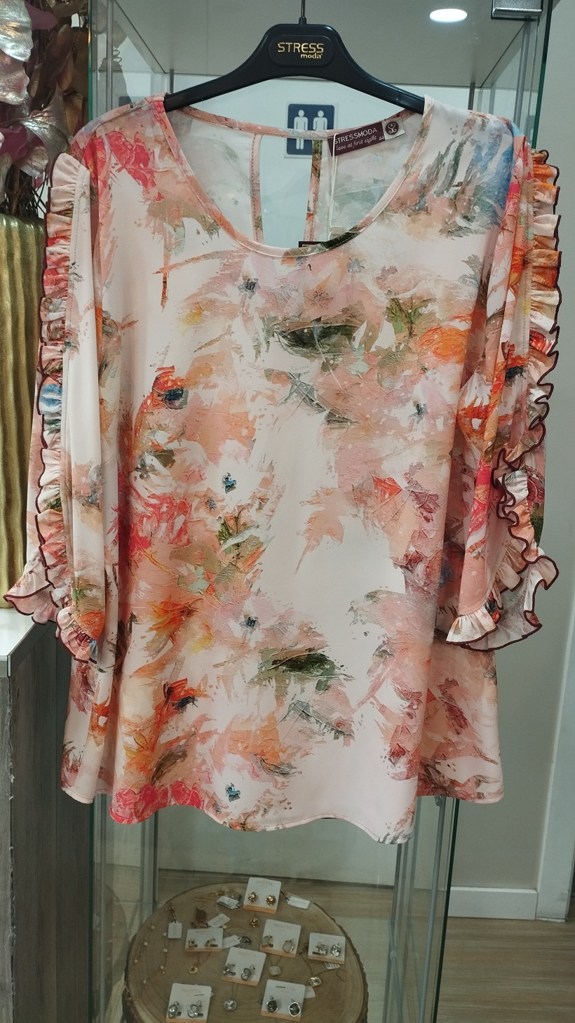 Blusa com tons de rosa