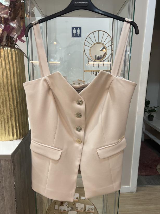 Colete creme com botões dourados