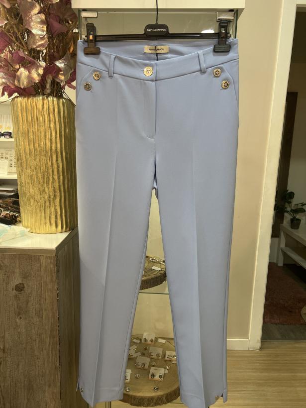 Calças clássicas azul céu com botões de lado