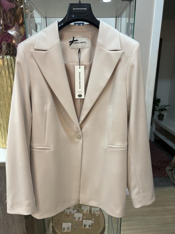 Blazer creme com um botão