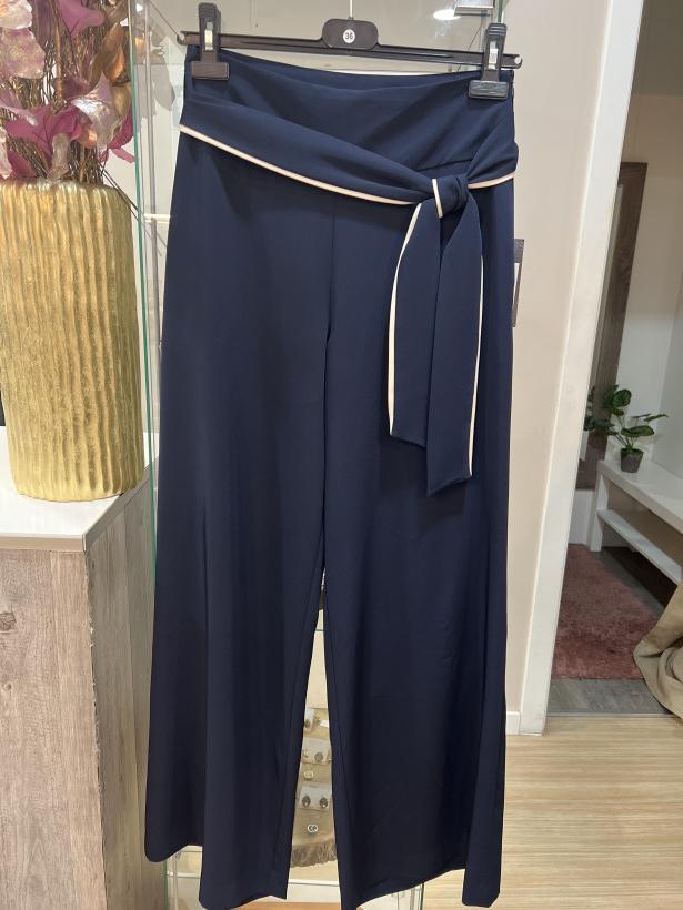 Calças azul marinho pantalona com laço