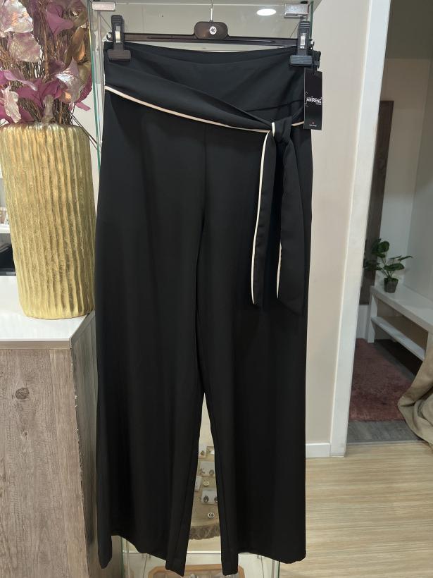 Calças pretas pantalona com laço