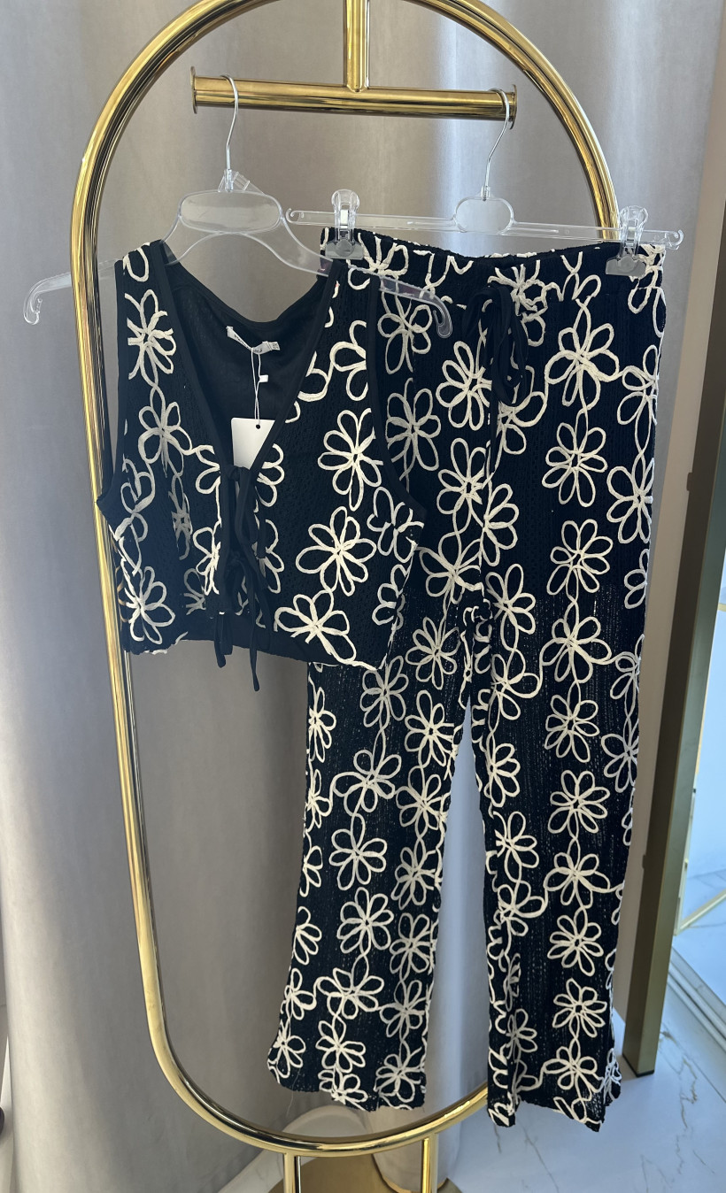 FLM KOMPLET KAMIZELKA+SPODNIE CZARNY KWIATY