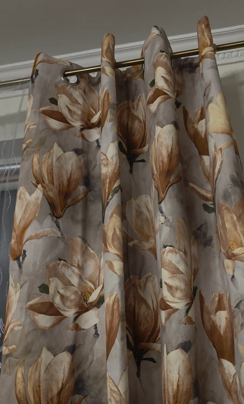 Zasłona Zaciemniajaca w magnolie w brązach Lari