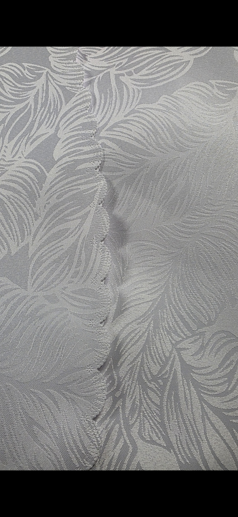 Obrus koło biały 150cm plamoodporny liście